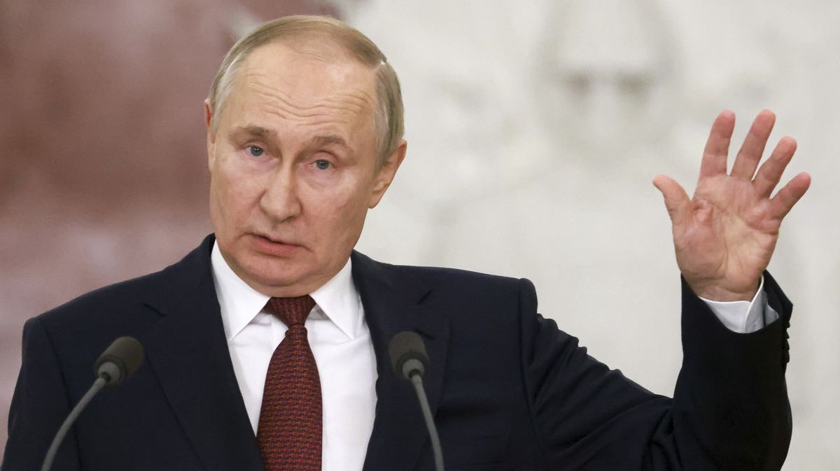 Putin je v izolaci, lidé kolem něj tají špatné zprávy o Ukrajině, píše WSJ